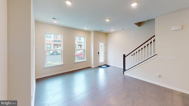 Building Photo - 714 Parker Blvd Rental
