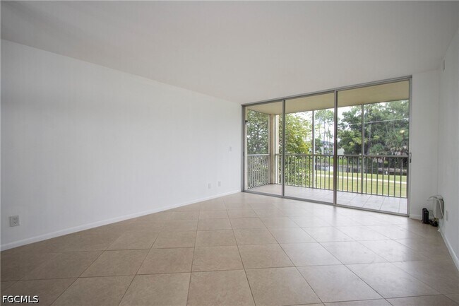 1083 Forest Lakes Dr Unit 206