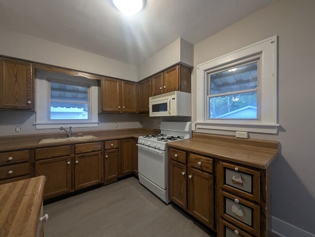 Photo - 1713 W Church St