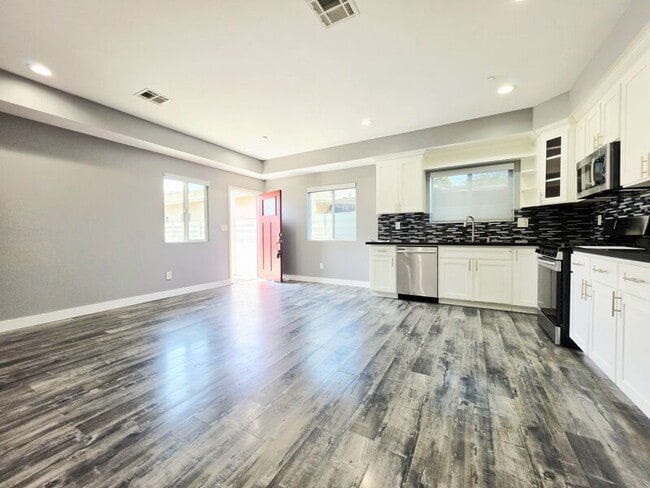 Photo - 631 W 83rd St