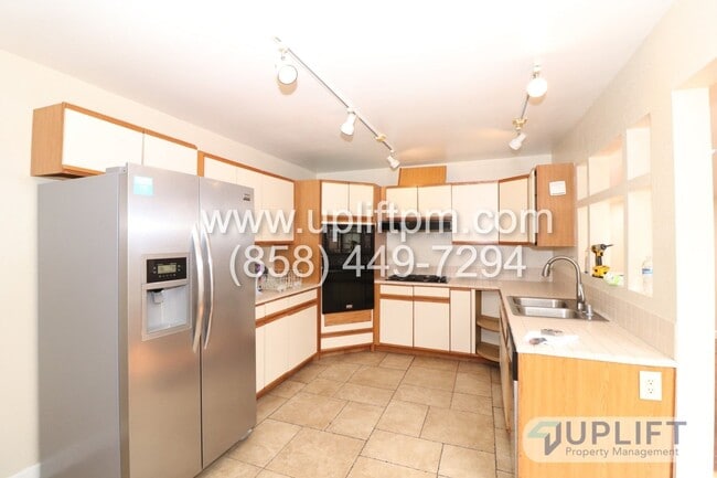 Photo - 3 Bed, 2 Bath House w/ 2-Car Garage, Priva...