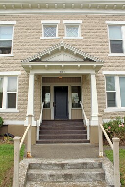 Building Photo - 8007-8015-8015 N Denver Ave