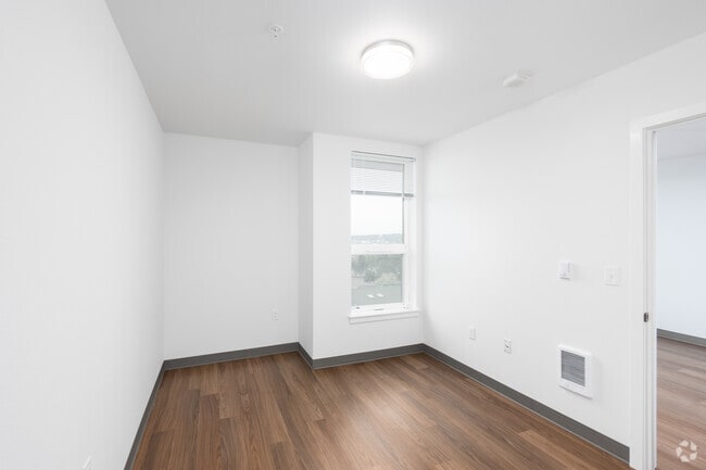 2BD, 1BA