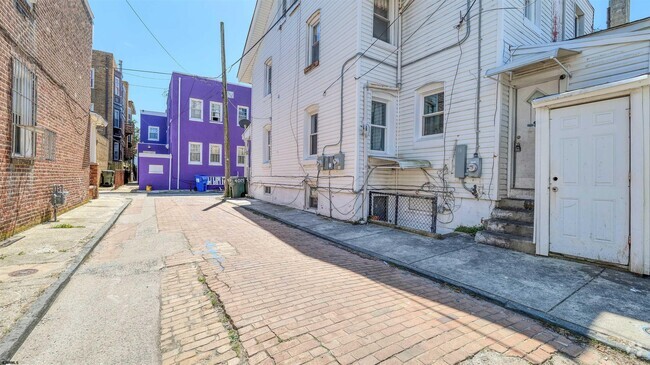 Building Photo - 18 N Michigan Ave Unit C Rental