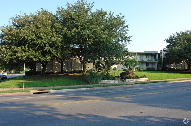 Photo - Upper E - Paree (OLD)