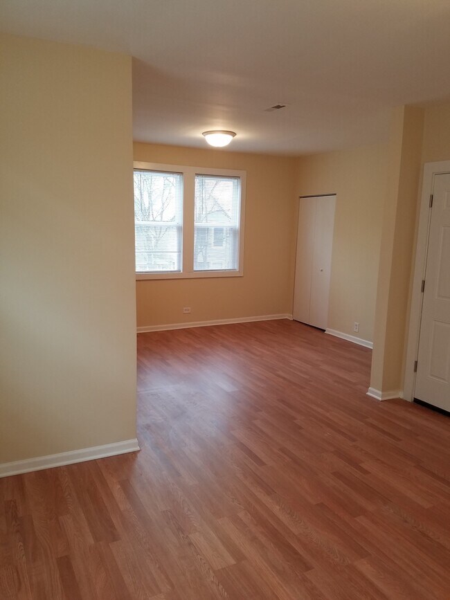Building Photo - 3515 W McLean Ave Unit 2