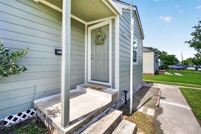 Photo - 6714 Moss Rose St