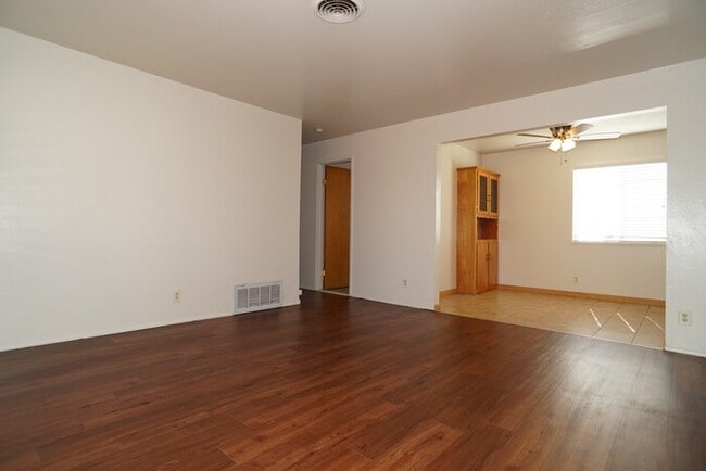 Cute 2 bedroom, 1 bath in Carmichael! - Cute 2 bedroom, 1 bath in Carmichael! Casa