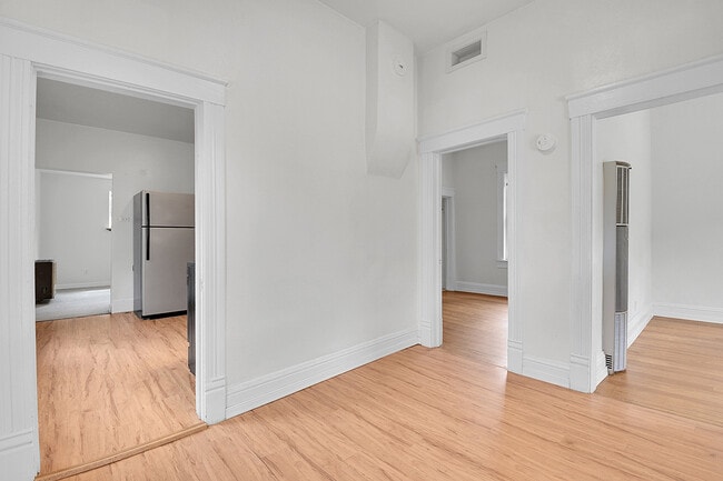 Photo - 2229 Miner St