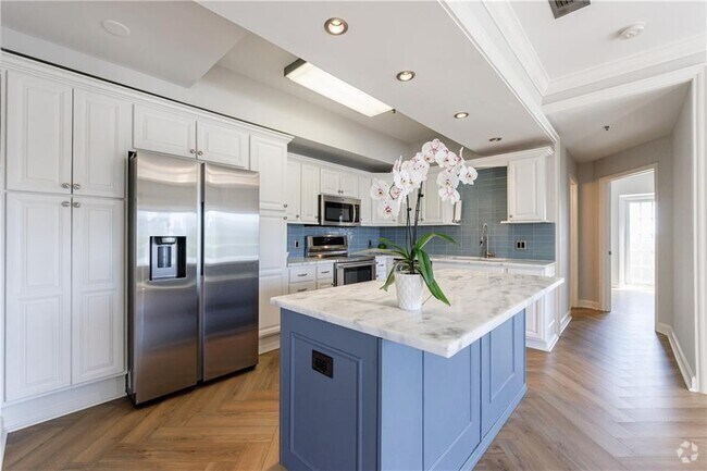 Building Photo - 2161 Peachtree Rd NE Unit 907 Rental