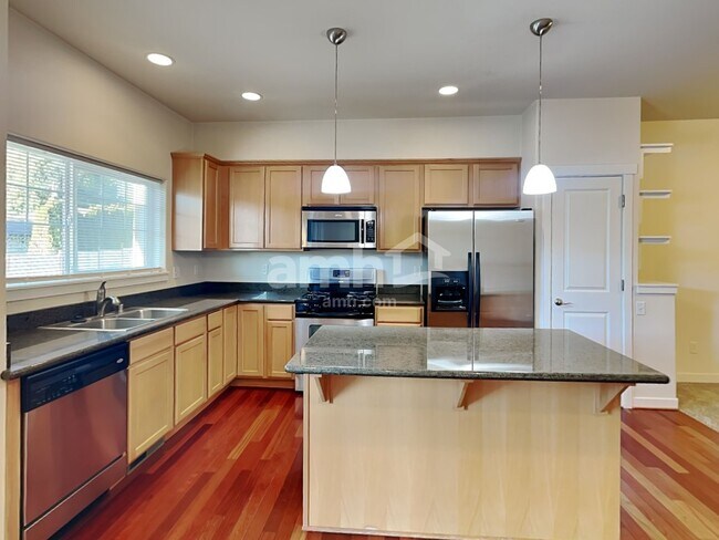 Photo - 7337 Rainier Dr