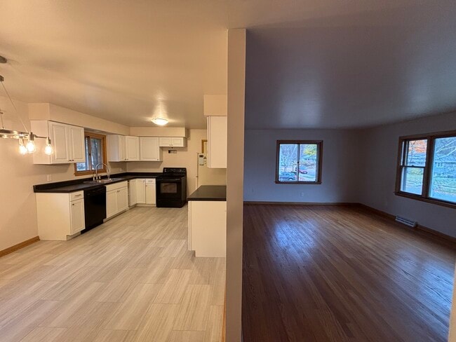 Photo - 4806 Goldfinch Dr
