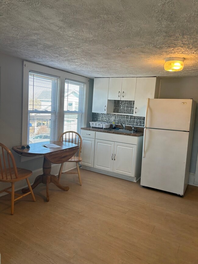 Small kitchen table included in rent - 701 S DuPont Blvd Unit 701B