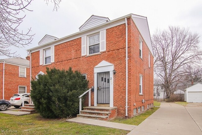 Photo - 257 E 250th St House