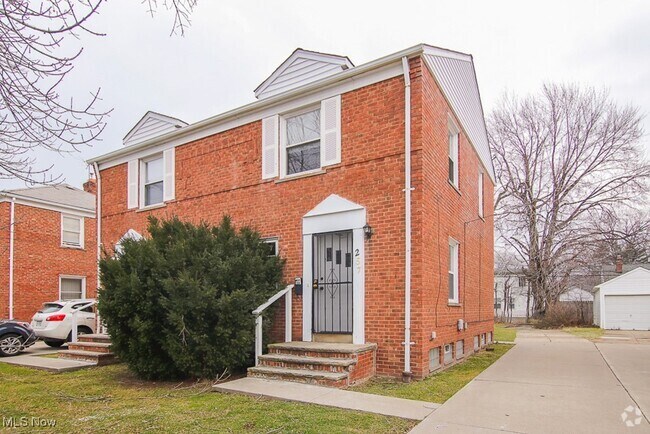 Building Photo - 257 E 250th St Rental
