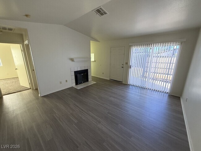 Photo - 275 N Lamb Blvd Unidad C