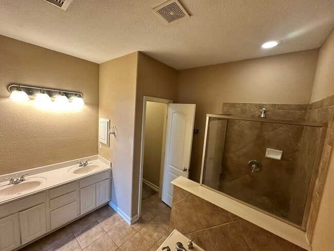 Photo - 1122 Glenwood Canyon Ln