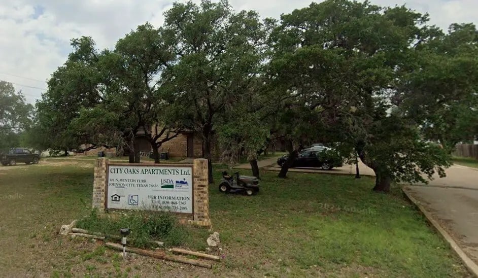 Photo - 301 N Winters Furr