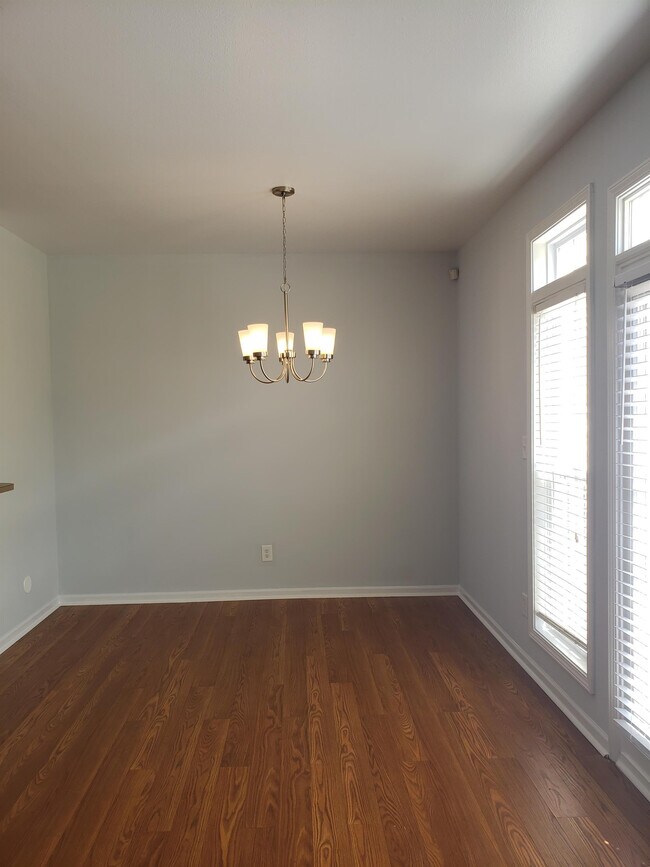 Photo - 2472 Redmayne Ln