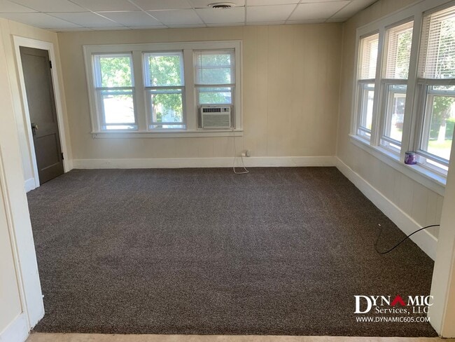 Photo - 713-715 W 16th St