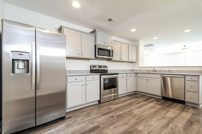 Photo - 219 Royal Wy