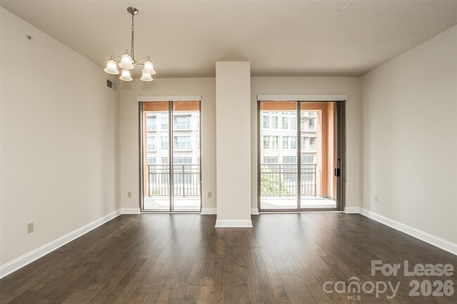 Photo - 701 Royal Ct