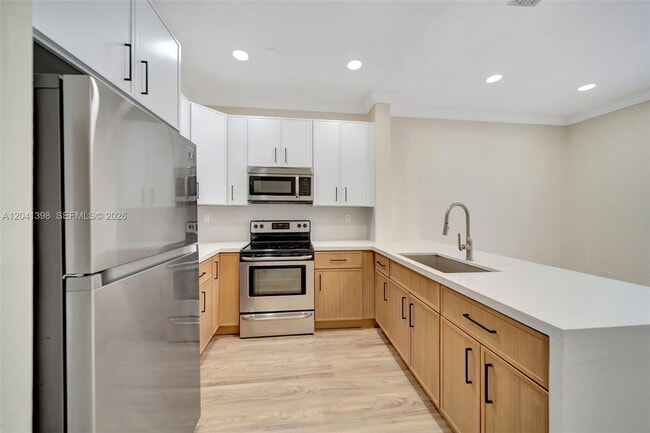 Photo - 17620 NW 73rd Ave Unidad 205-17