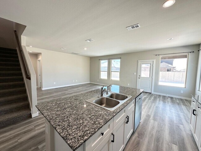 Photo - 3 Bedroom 2.5 Bathroom Ready to Rent ASAP!