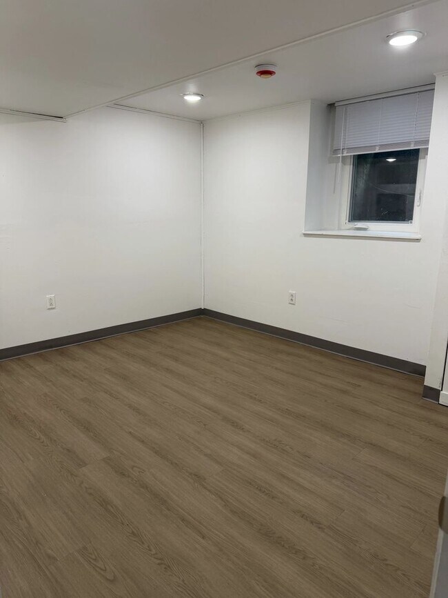 226 S Lucas St Unit 1