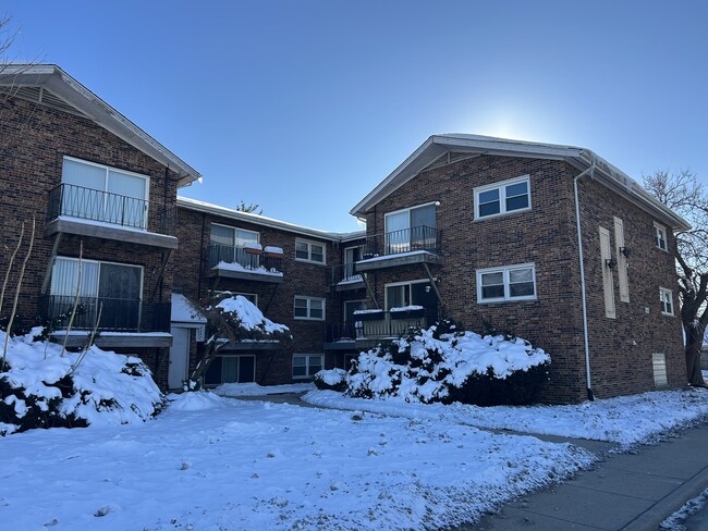 Building Photo - 4545 Prescott Ave Unit 103