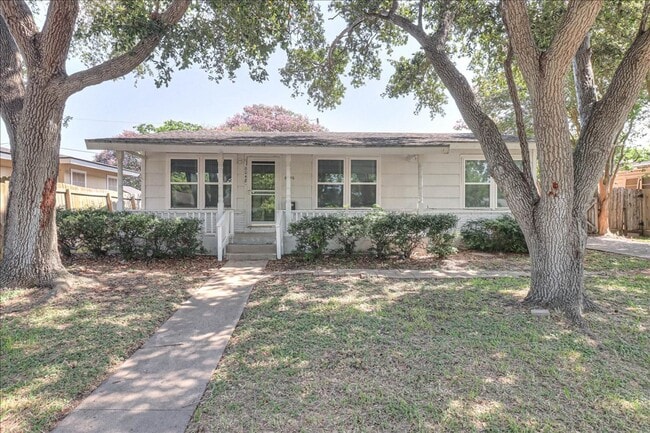 Building Photo - 6046 Hugo Dr