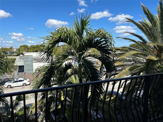 Building Photo - 110 SE 2nd St Unit 200