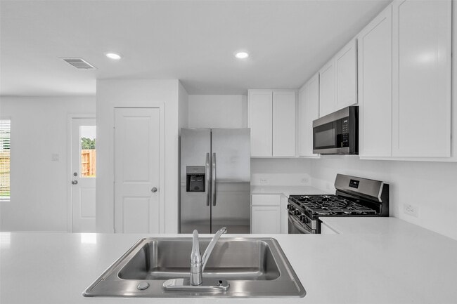 254 Forest W St