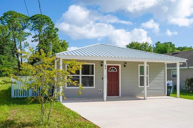 Photo - 874 Ervin St
