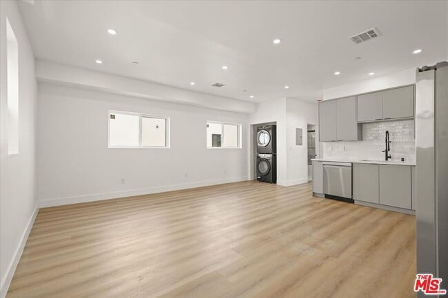 Building Photo - 912 N Hudson Ave Rental