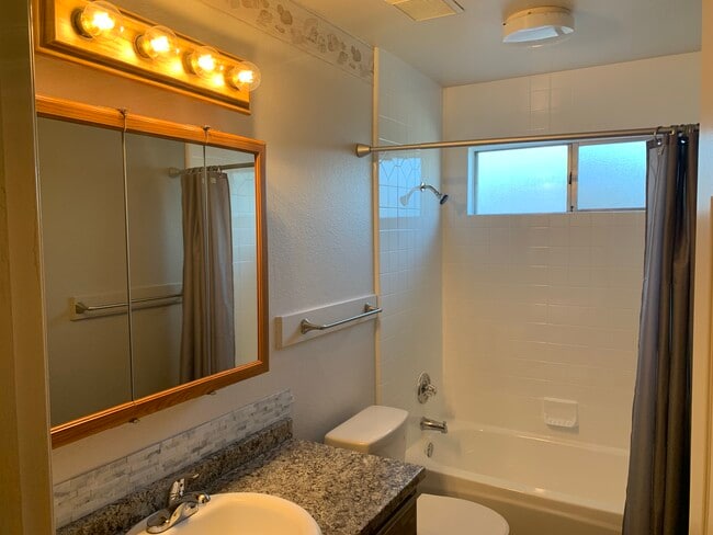 bathroom - 1619 Parker Ave Casa Adosada