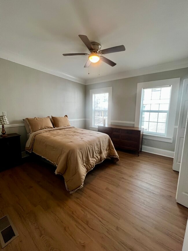 Building Photo - 2077 Cascade Rd SW Unit C