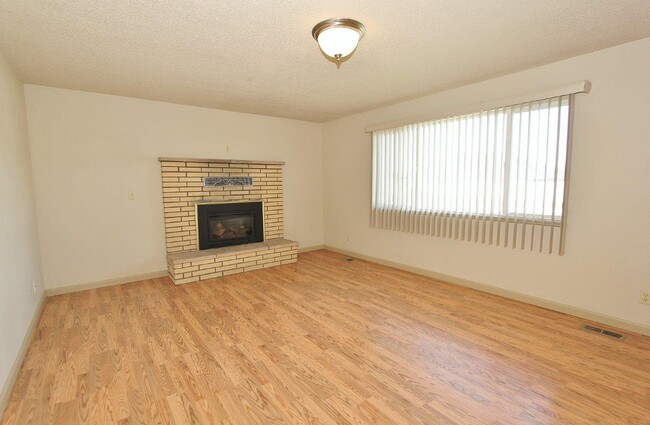 Photo - 23750 Fox Ave