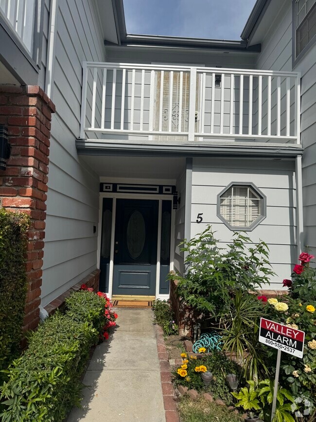 Building Photo - 18850 Hatteras St Rental