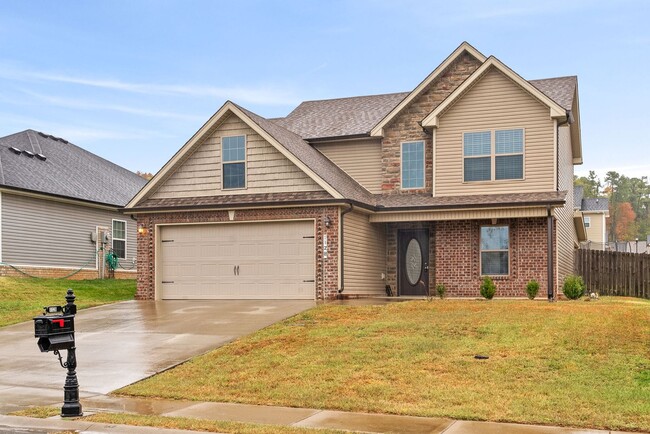 Photo - Pet Friendly Three Bedroom in Rossview!