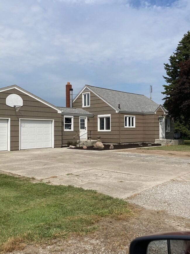 Welcome to the country! - 8370 N 300 W-90