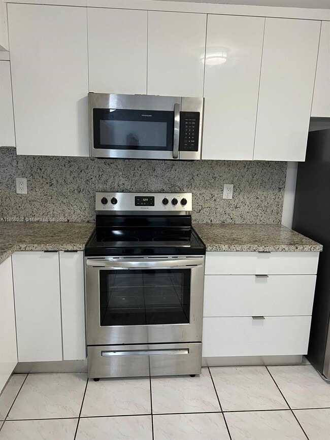 Building Photo - 3199 Foxcroft Rd Unit 102 Rental
