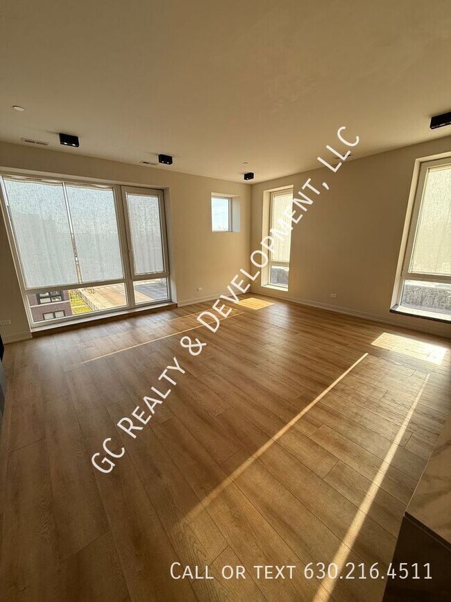 Photo - 3202 N Kildare Ave Unit 3S