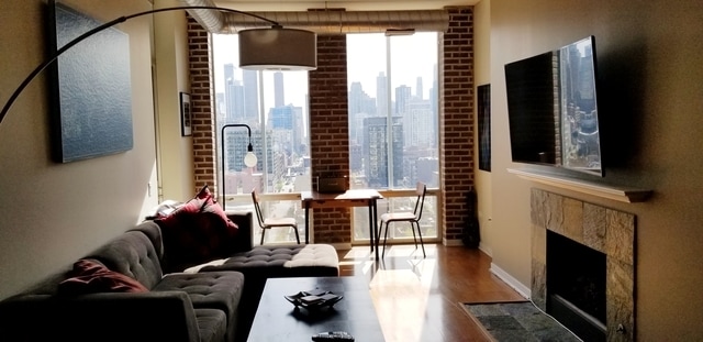 Photo - 720 N Larrabee St Unidad 1602 Rental
