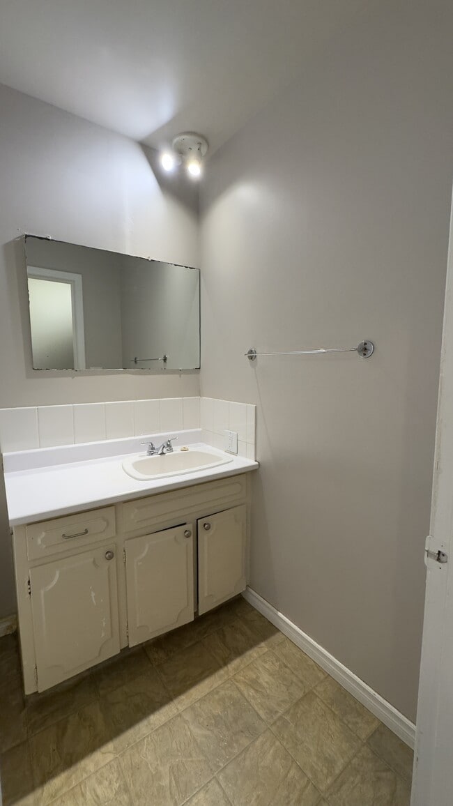 Photo - 9610-9149 149 St Unit 8