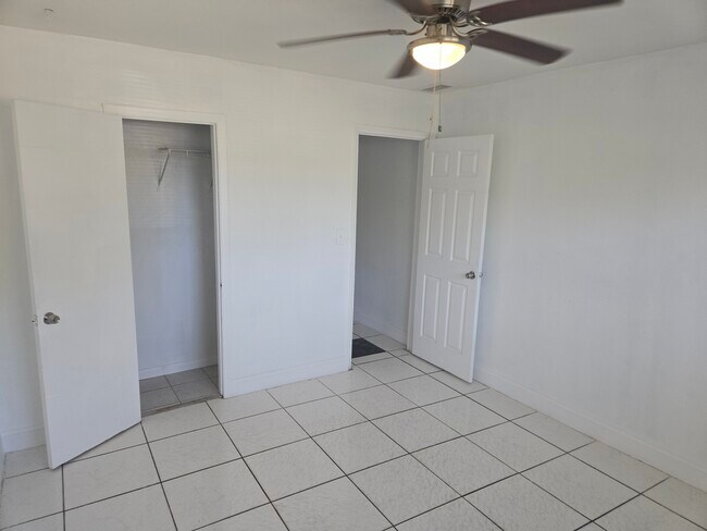 Photo - 2900 Sunshine Blvd