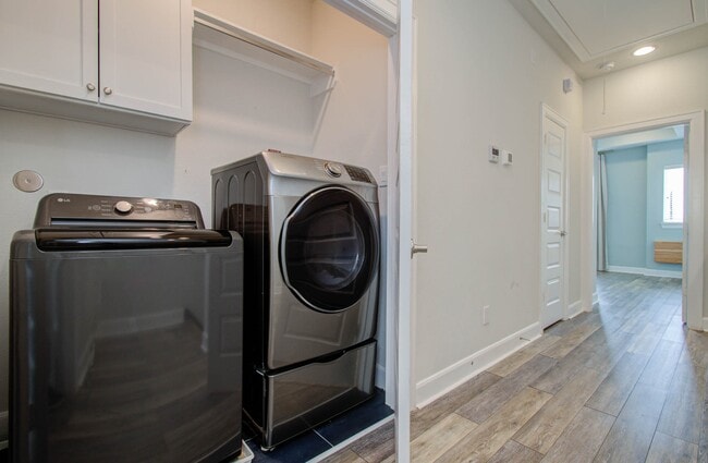 Building Photo - 2812 Grand Fountains Dr Unit I