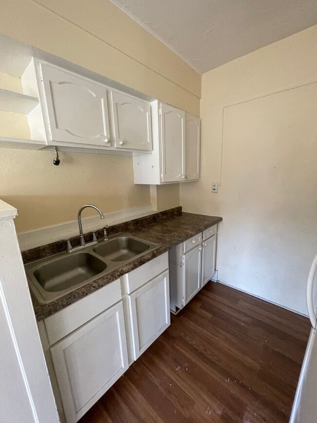 Whitestone Manor Apartments