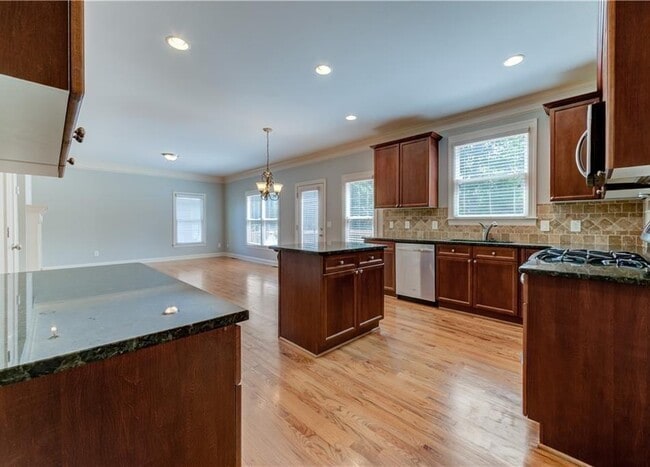 Photo - 4760 Bantry Way