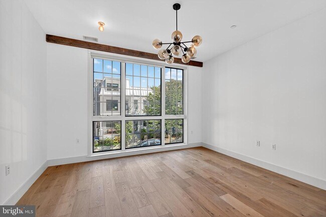 Photo - 774 Girard St NW